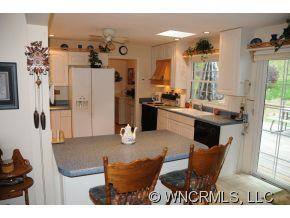 7051 HOWARD GAP RD - Photo 6
