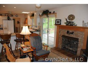 7051 HOWARD GAP RD - Photo 10