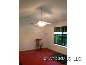 390 Oakview Park - Photo 2