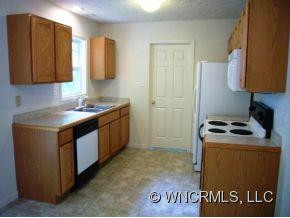 107&109 JEANIE AVENUE - Photo 6