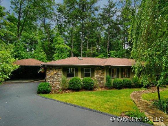 916 TOXAWAY CIRCLE