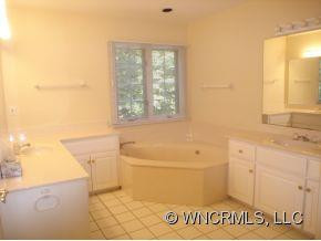 409 Claremont Drive - Photo 10