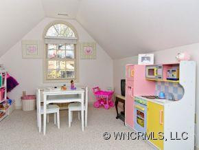 235 Woodland Court - Photo 11