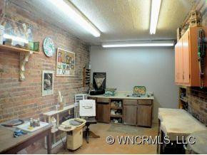 16 CHILES AVENUE - Photo 21