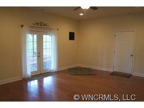 305 Jennifer Lane - Photo 9