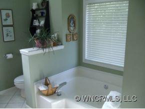 329 REGAL KNOLLS DR - Photo 17