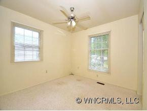 285 FOXCROFT DRIVE - Photo 8