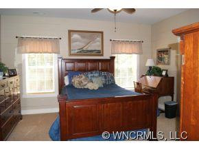 133 Ashworth Avenue - Photo 14