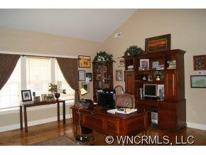 133 Ashworth Avenue - Photo 15