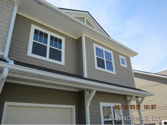 43 Fox Den Dr #204