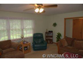 106 PINE TREE LANE - Photo 8
