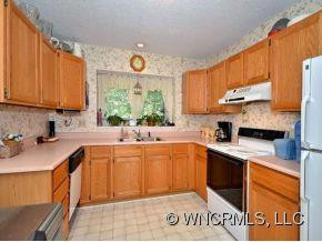 3C HEDGEROSE COURT - Photo 2