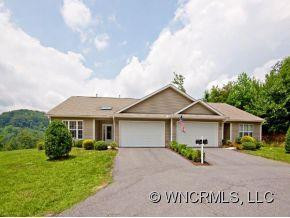 330 CASTLE CREEK VILLAGE - Photo 2