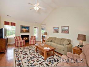 330 CASTLE CREEK VILLAGE - Photo 3