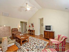 330 CASTLE CREEK VILLAGE - Photo 5