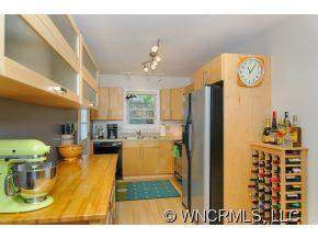 90 Haywood Road - Photo 2