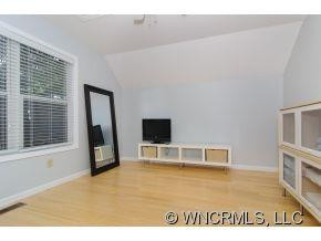 90 Haywood Road - Photo 12