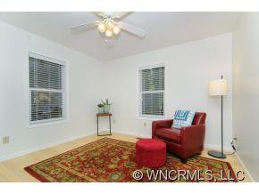90 Haywood Road - Photo 10