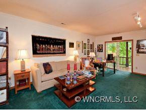 209 HONEYSUCKLE LANE - Photo 10
