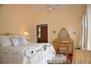 290 Winterberry Drive - Photo 17