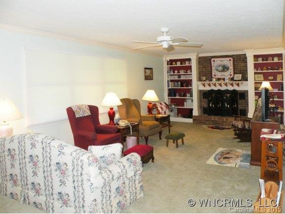 1008 Carousel Lane - Photo 2