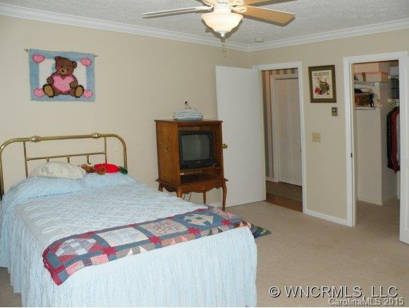 1008 Carousel Lane - Photo 11
