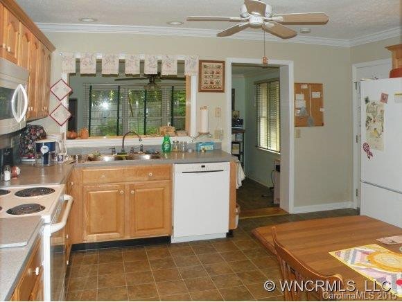 1008 Carousel Lane - Photo 7