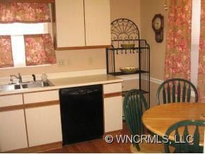 705 Abbey Circle - Photo 5