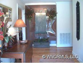 901 Hawk Ridge Dr - Photo 2