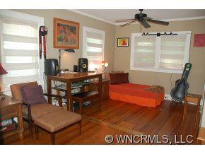 10 Cornelia Street - Photo 17