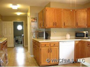 144 Derbyshire Dr. - Photo 5