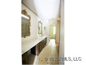 1094 West Club Boulevard - Photo 6
