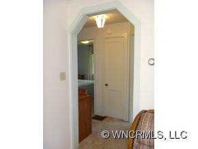 319 Longview - Photo 8