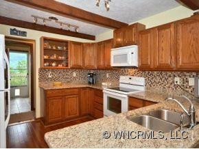11 CAROLINE DRIVE - Photo 4