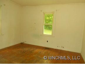 1673 Jenkins Valley Rd - Photo 3