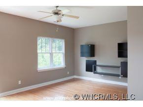 22 Ravenmont - Photo 5