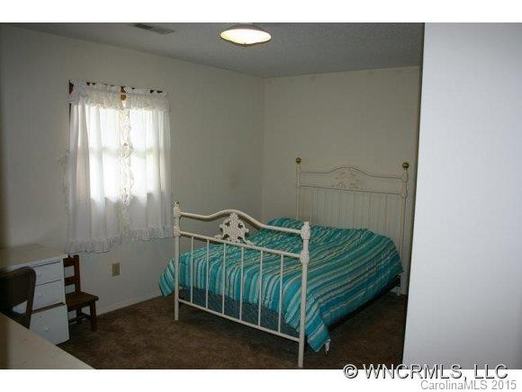 215 ASHELAND DRIVE - Photo 8