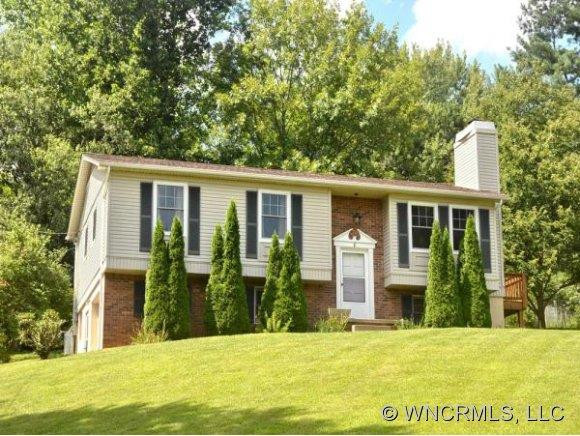 8 WINDMERE DRIVE