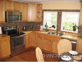 16 Central Ave West - Photo 2