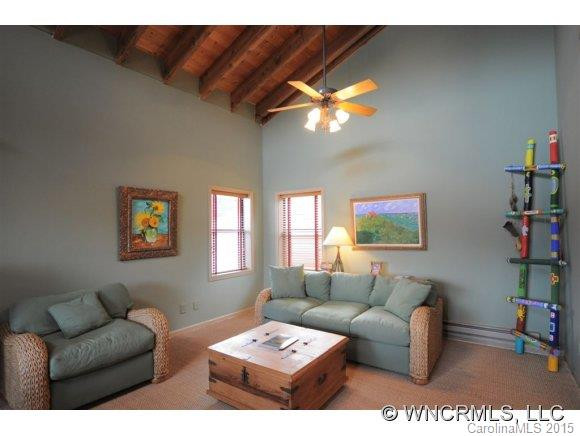 722 Glenshore Drive - Photo 4