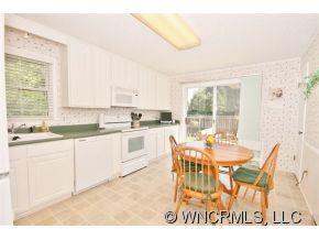 16 Lilac Lane - Photo 4
