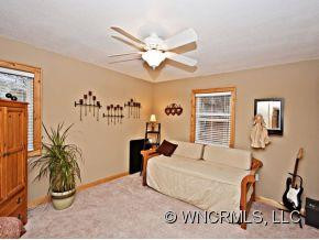57 Dena Lane - Photo 2