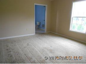 219 Hayfields Dr - Photo 2