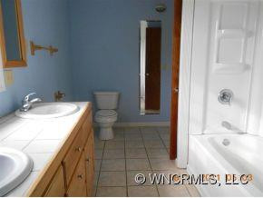 219 Hayfields Dr - Photo 4