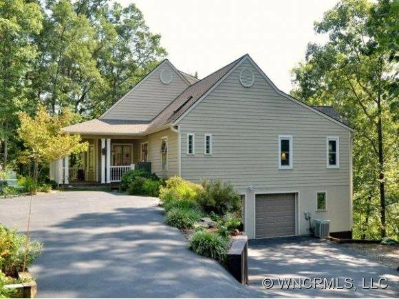 11 MOUNTAIN CHATEAU LANE