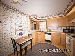 860 S PARK PLACE - Photo 5