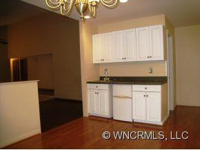 121 CONTINENTAL DRIVE - Photo 18