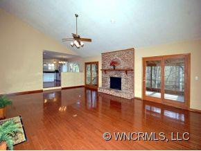 121 CONTINENTAL DRIVE - Photo 3