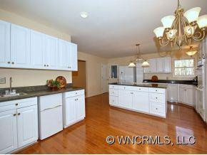 121 CONTINENTAL DRIVE - Photo 5