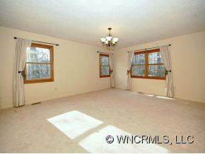 121 CONTINENTAL DRIVE - Photo 7